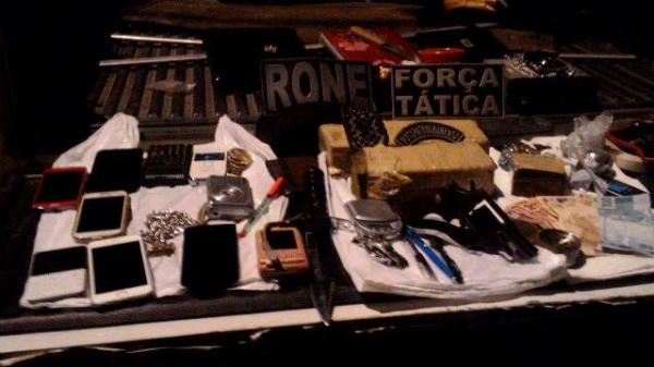 Homem &eacute; preso com arma, dinheiro e drogas em Floriano.(Imagem:For&ccedil;a T&aacute;tica )
