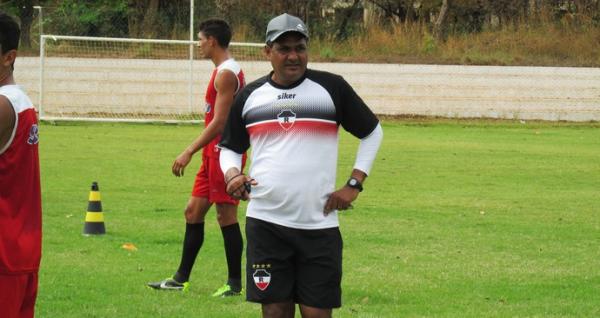 Desclassificado, River-PI ter&aacute; pela primeira vez Fl&aacute;vio Barros na &aacute;rea t&eacute;cnica.(Imagem:Abdias Bideh/GloboEsporte.com)