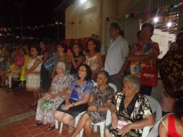 Casais encontristas da Par&oacute;quia S&atilde;o Jos&eacute; Oper&aacute;rio promovem festival junino.(Imagem:FlorianoNews)