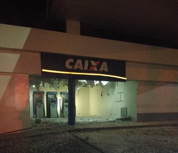 Criminosos explodem ag&ecirc;ncia da Caixa Econ&ocirc;mica e fogem sem levar dinheiro.(Imagem:Divulga&ccedil;&atilde;o/PM)