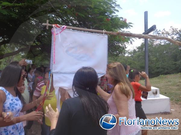 Fieis participaram do encerramento de N. Sr&ordf; do Desterro na comunidade Ara&ccedil;&aacute;s.(Imagem:FlorianoNews)