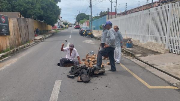 Tapa-buracos chega a mais 8 bairros e recupera trechos em 18 ruas e avenidas de Floriano.(Imagem:Secom)
