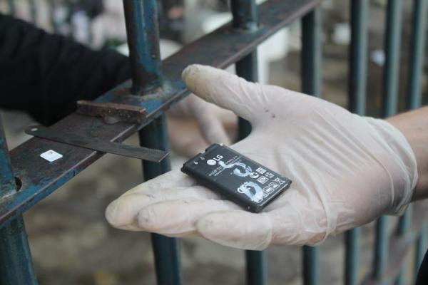 Opera&ccedil;&atilde;o apreendeu 37 celulares e 15 baterias na penitenci&aacute;ria Jos&eacute; de Ribamar Leite, em Teresina.(Imagem:Sejus - PI)