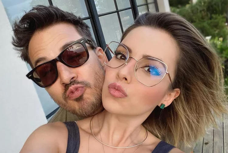Sandy e Junior voltam a se apresentar juntos e anunciam volta
