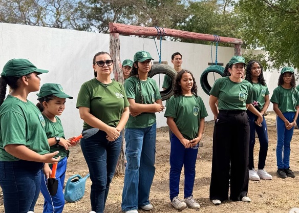 Guardiões Ambientais Mirins realizam ação Plantando Vidas em escola da zona rural de Floriano