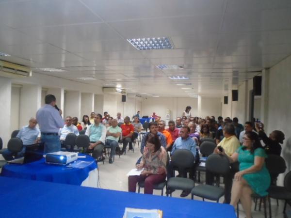 Agespisa apresenta projeto sobre o sistema de abastecimento de água em Floriano