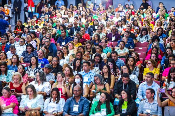 Durante o evento, foram entregues 1.525 chromebooks aos 640 gestores escolares e aos 21 gerentes regionais de educa&ccedil;&atilde;o(Imagem:Divulga&ccedil;&atilde;o )