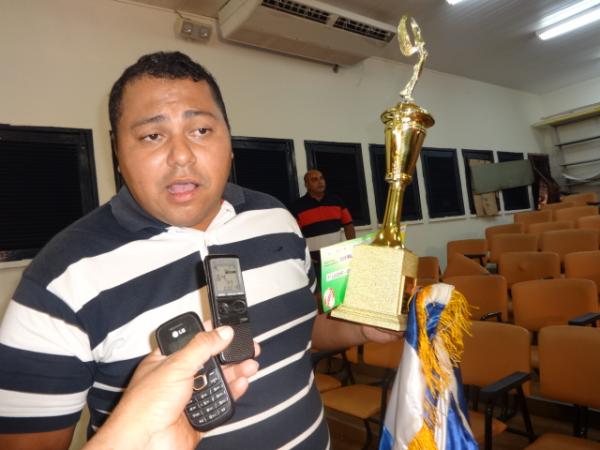Escola de Samba Rosa de Ouro &eacute; campe&atilde; do Carnaval Campe&atilde;o de Floriano(Imagem:FlorianoNews)