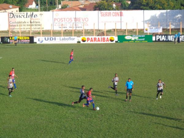 Cori-Sabbá sai na frente, mas Barras vence jogo em Floriano