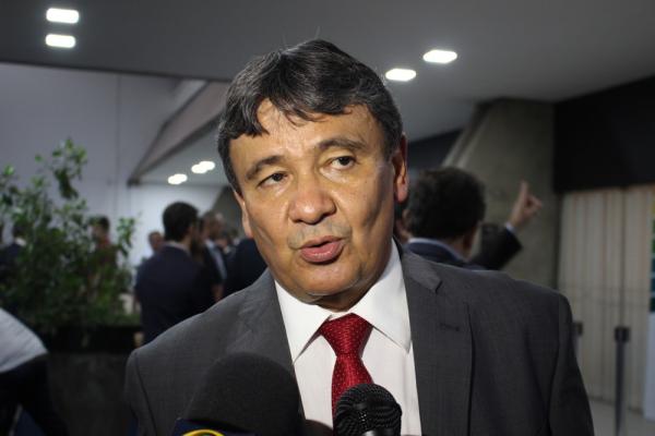 Governador diz que iniciará corte de pontos de professores do PI em greve