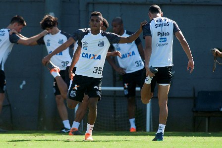 Santos jogará amistoso contra ex-time de Ronaldinho Gaúcho no México