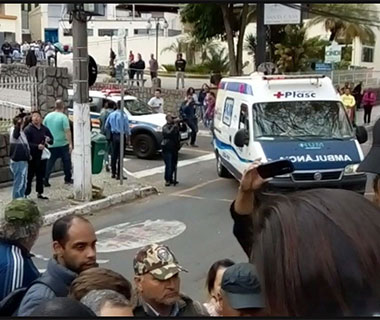Jair Bolsonaro deixa hospital de Juiz de Fora após sofrer atentado na campanha