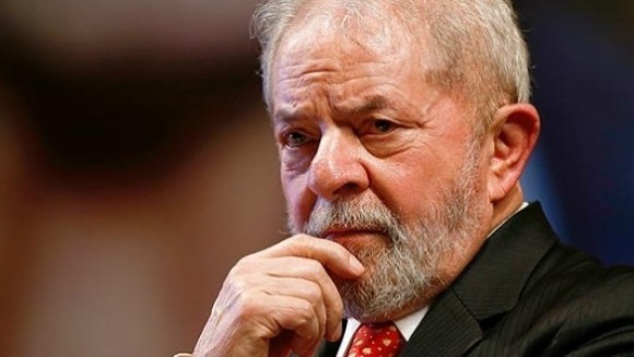 Ex-presidente Lula recebe título de cidadão honorário de Paris