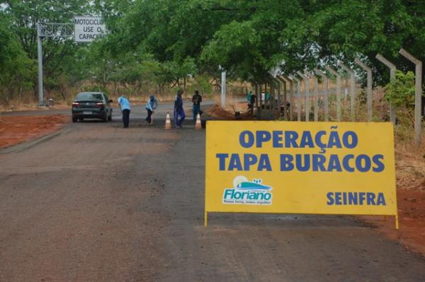 Secretaria de Infraestrutura realiza Opera&ccedil;&atilde;o Tapa Buracos em Floriano.(Imagem:Waldemir Miranda)