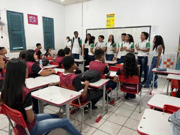 Escola Get&uacute;lio Vargas recebe visita de ex-alunos aprovados nos seletivos do IFPI e CTF 2024(Imagem:Secom)
