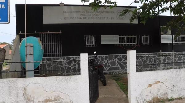 Homem é assassinado a tiros em frente à casa onde morava em Luís Correia, no Piauí