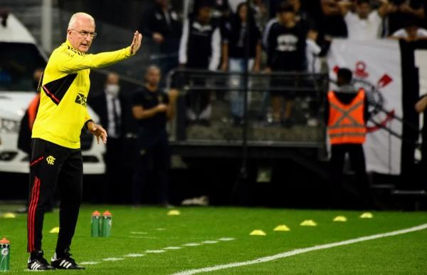  Dorival J&uacute;nior tem escalado dois times para os compromissos do Flamengo na reta final da temporada.(Imagem:Marcos Ribolli )