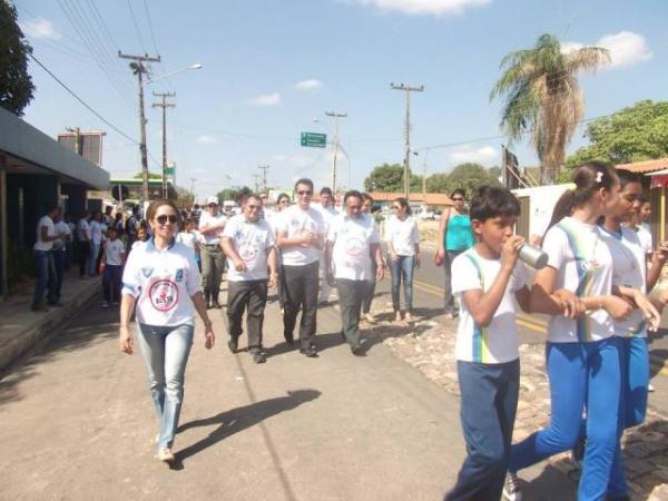 Prefeito Gilberto Junior participa do encerramento da Semana do Tr&acirc;nsito.(Imagem:Marcelo Roxo)