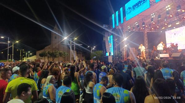 Bloco do Povão 2026 reúne multidão e transforma a Praça Santo Antônio em palco de grande festa(Imagem:FlorianoNews)