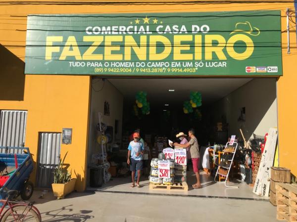 Inaugurada a nova loja da Casa do Fazendeiro em Bar&atilde;o de Graja&uacute;.(Imagem:FlorianoNews)