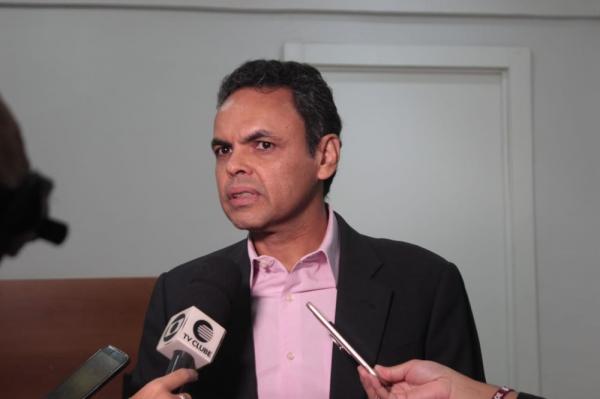 Prefeito Gil Carlos diz que agiu de acordo com a lei.(Imagem:Gilcilene Ara&uacute;jo/G1)