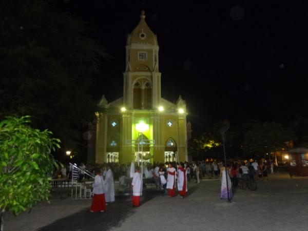Católicos celebram Corpus Christi com missa e procissão em Floriano