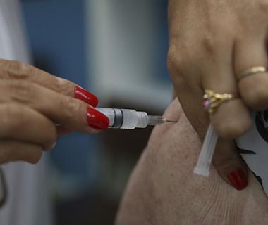 Campanha nacional de vacinação contra a gripe começa nesta segunda (23)