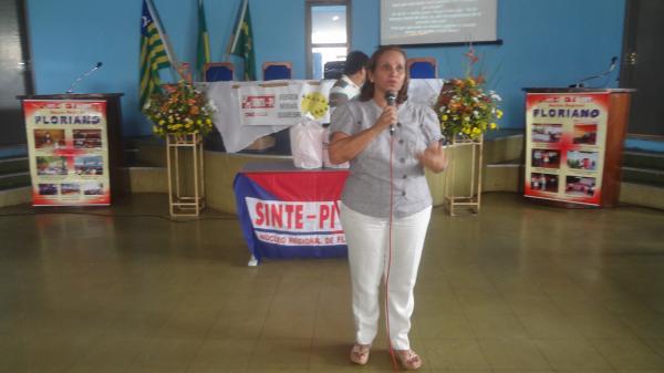 L&eacute;a Almeida - presidente do SINTE-PI de Floriano(Imagem:FlorianoNews)