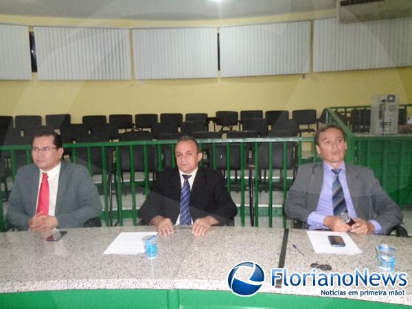 Sess&atilde;o Ordin&aacute;ria discute retirada de servi&ccedil;os odontol&oacute;gicos do HRTN.(Imagem:FlorianoNews)
