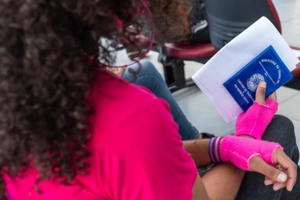 Jovens relatam dificuldades para conseguir emprego; veja lista de vagas e cursos em Teresina