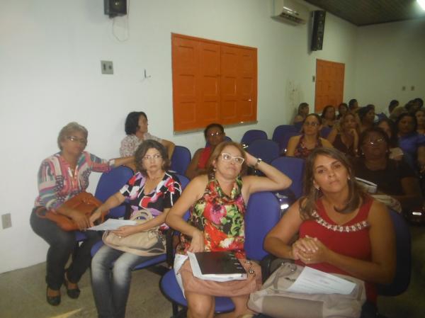 Sec. de Educa&ccedil;&atilde;o realizou reuni&atilde;o com diretores das escolas municipais.(Imagem:FlorianoNews)