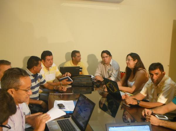 Prefeito de Bar&atilde;o de Graja&uacute; realiza reuni&atilde;o com equipe de primeiro escal&atilde;o.(Imagem:FlorianoNews)