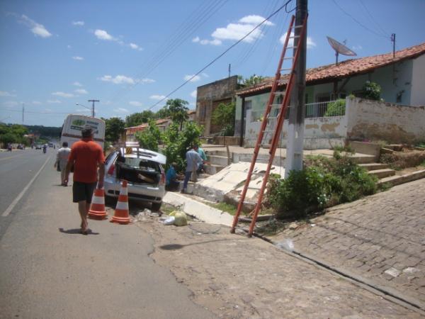 recupera&ccedil;ao do poste(Imagem:reda&ccedil;ao)