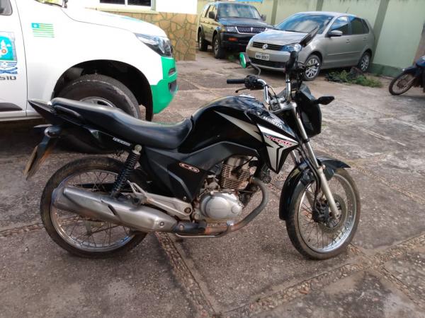 Moto roubada em Barão de Grajaú é encontrada pela PM em Floriano.(Imagem:FlorianoNews)