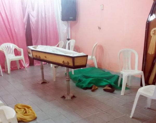 Jovem de 16 anos é morto a tiros durante velório em igreja em Teresina.(Imagem:Cidadeverde.com)