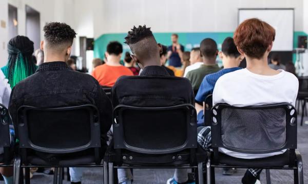 Feira em SP reúne programas de intercâmbio e bolsas esportivas
