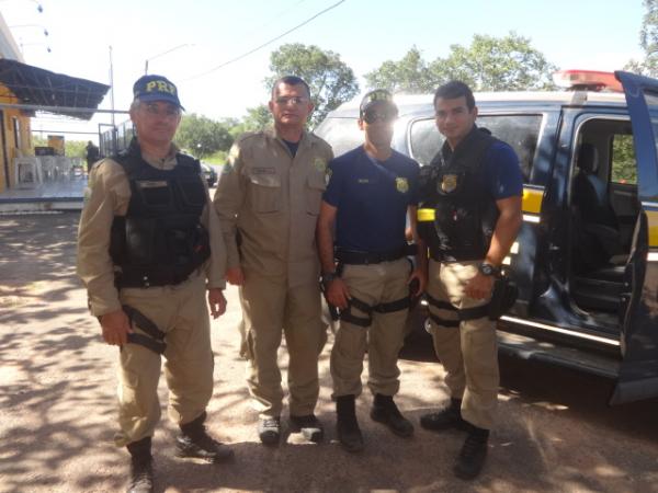 PRF realiza Cinema Rodoviário em Floriano para instruir motoristas.(Imagem:FlorianoNews)