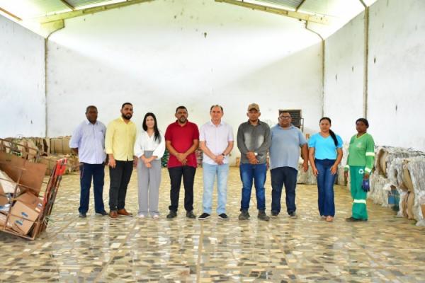 Prefeito Antônio Reis visita a Cooperativa COOCAMFLO em Floriano(Imagem:Secom)