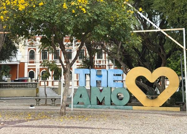 Letreiro na Pra&ccedil;a Pedro II, Centro de Teresina.(Imagem:Leilane Nunes)