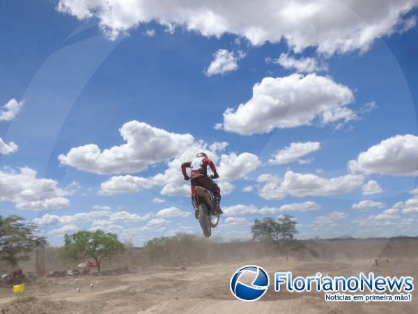 Realizada a 1&ordm; edi&ccedil;&atilde;o de Motocross de Bar&atilde;o de Graja&uacute;.(Imagem:FlorianoNews)