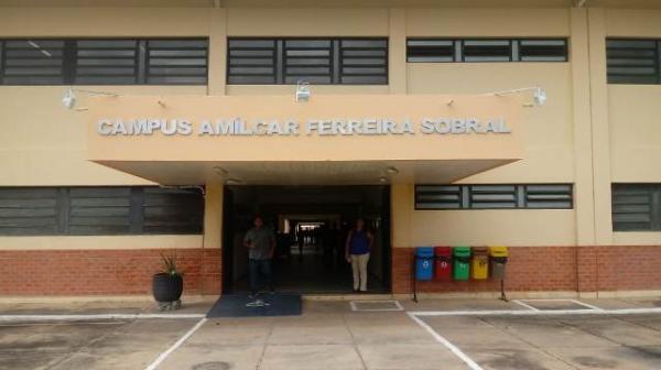 Edmilsa Santana é empossada nova diretora do Campus Amilcar Ferreira Sobral