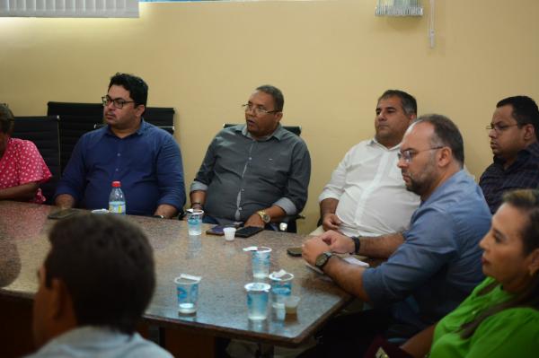 Reunião na Câmara Municipal de Floriano discute a LOA 2024.(Imagem:CMF)