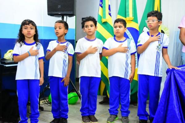 Vereadores de Floriano acompanha entrega de moderniza&ccedil;&atilde;o da escola Raimundinha Carvalho.(Imagem:CMF)
