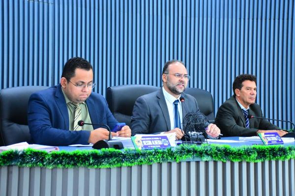  C&acirc;mara Municipal de Floriano realiza duas sess&otilde;es e conclui o ano legislativo de 2024(Imagem:CMF)