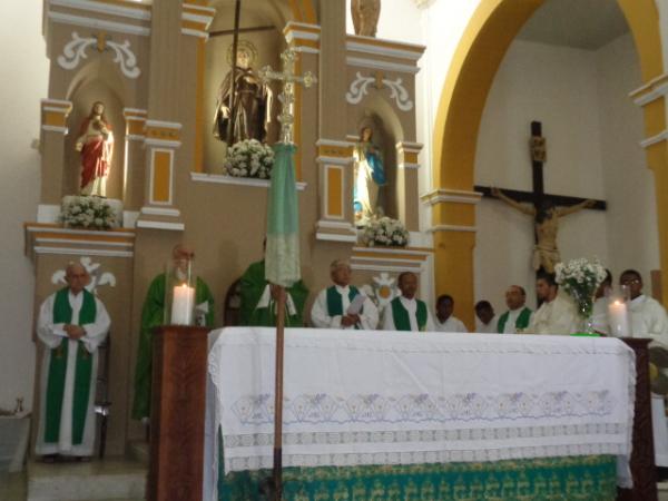 Fieis participam da &uacute;ltima missa de Dom Valdemir na Catedral S&atilde;o Pedro de Alc&acirc;ntara.(Imagem:FlorianoNews)