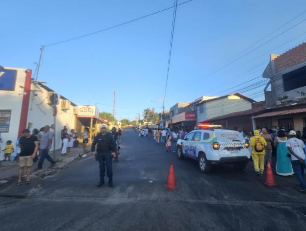 3&ordm; BPM refor&ccedil;a seguran&ccedil;a durante prociss&atilde;o de encerramento dos festejos de Nossa Senhora da Guia.(Imagem:Divulga&ccedil;&atilde;o/PM)