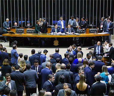 Câmara aprova punição mais dura para abuso de autoridade