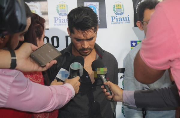 Deivid falou &agrave; imprensa ao ser apresentado ap&oacute;s a pris&atilde;o. (Imagem:Lucas Marreiros/G1 PI)