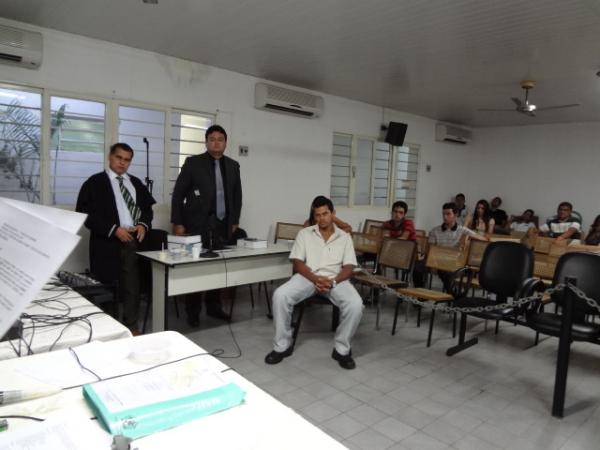 R&eacute;u &eacute; absolvido por J&uacute;ri no terceiro julgamento da semana em Floriano.(Imagem:FlorianoNews)