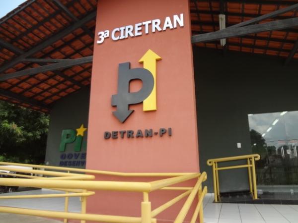 Falta de lacres para placas no DETRAN prejudicam motoristas